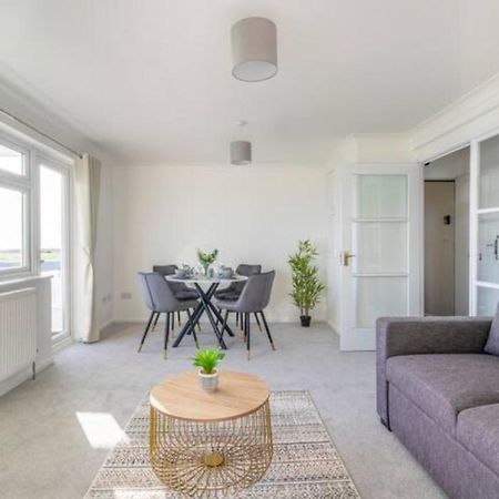 Large Sea View 2 Bedroom Sleeps 6 - Free Parking Μπόρνμουθ Εξωτερικό φωτογραφία