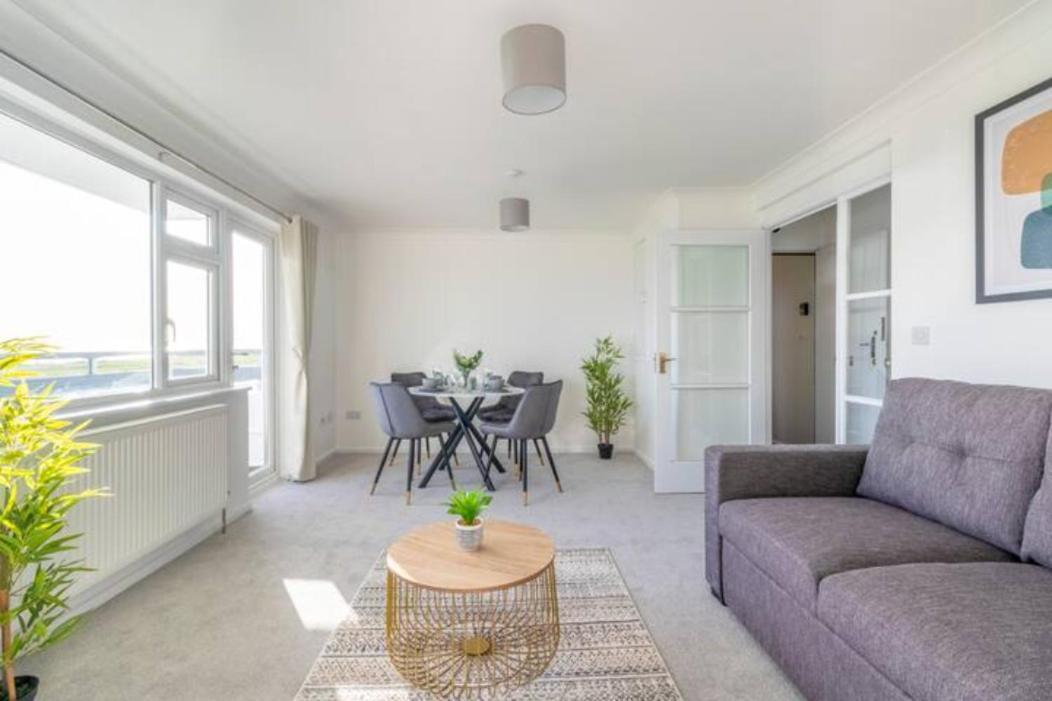Large Sea View 2 Bedroom Sleeps 6 - Free Parking Μπόρνμουθ Εξωτερικό φωτογραφία