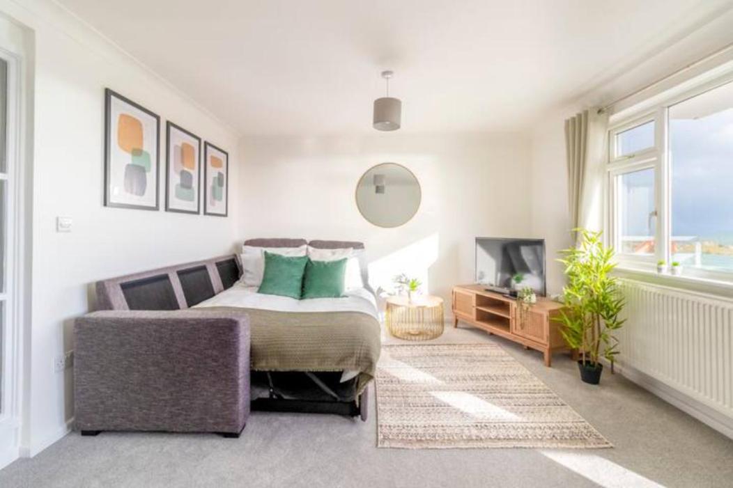 Large Sea View 2 Bedroom Sleeps 6 - Free Parking Μπόρνμουθ Εξωτερικό φωτογραφία