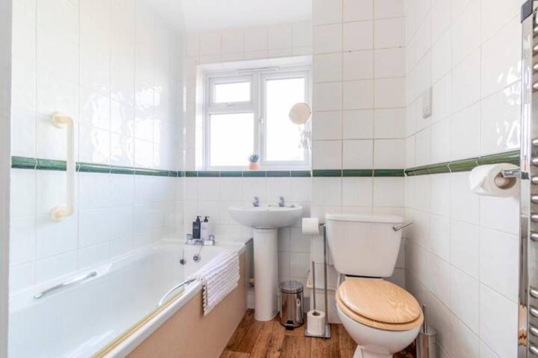 Large Sea View 2 Bedroom Sleeps 6 - Free Parking Μπόρνμουθ Εξωτερικό φωτογραφία