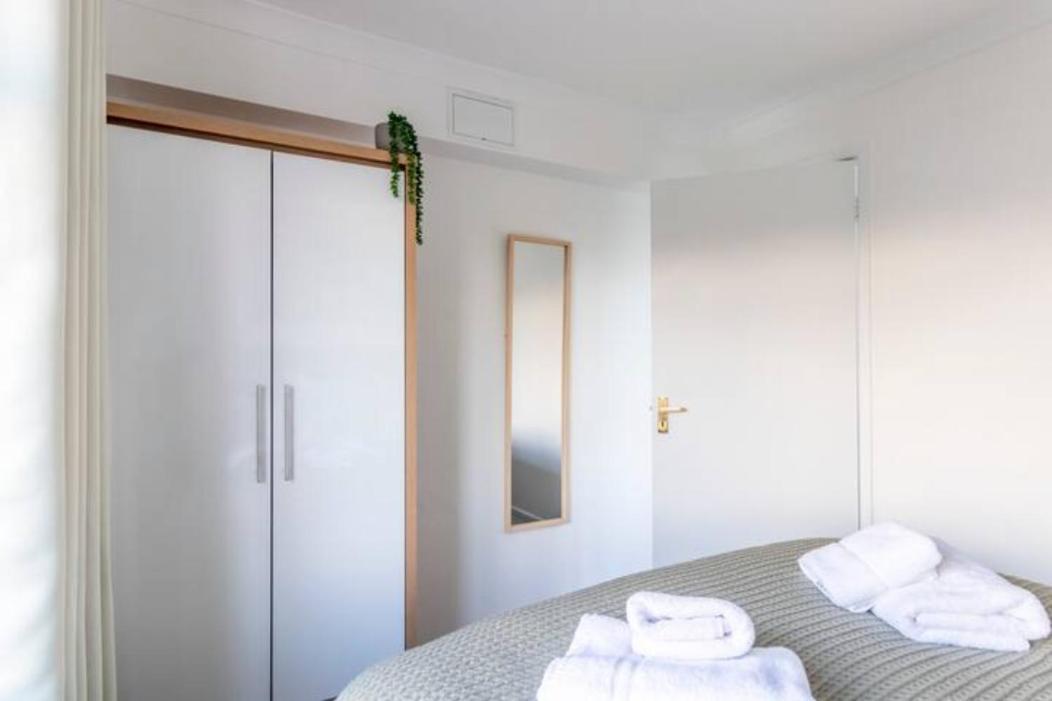 Large Sea View 2 Bedroom Sleeps 6 - Free Parking Μπόρνμουθ Εξωτερικό φωτογραφία
